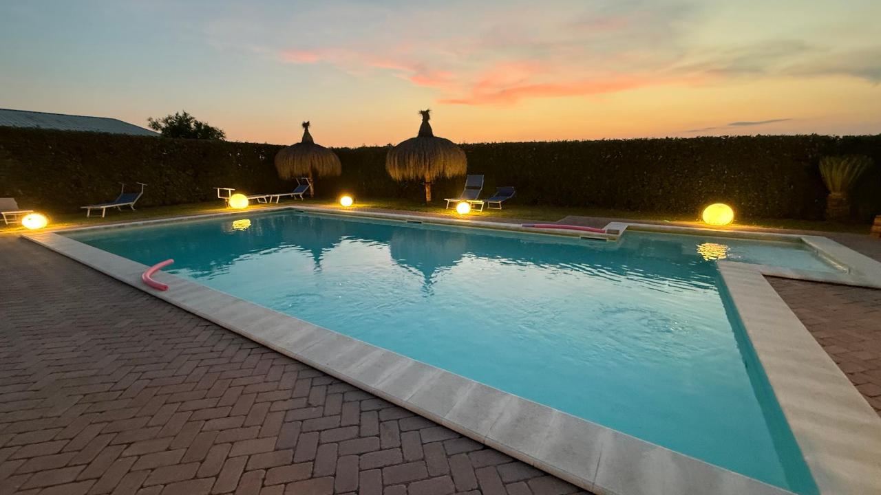 Piscina di Agriturismo Casa Chiara o nelle vicinanze
