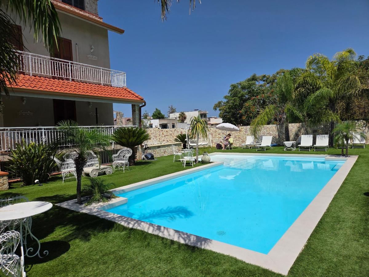 Piscina di Villa laura o nelle vicinanze