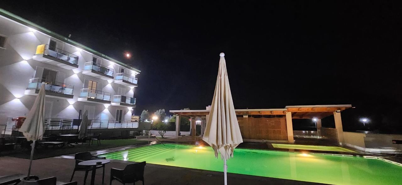 Piscina di Resort Policastro o nelle vicinanze