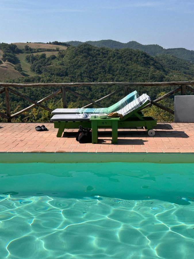 Piscina di Agriturismo Monte Valentino o nelle vicinanze