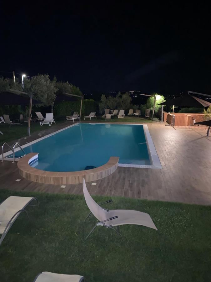Piscina di Il Borgo Dell'Ulivo o nelle vicinanze