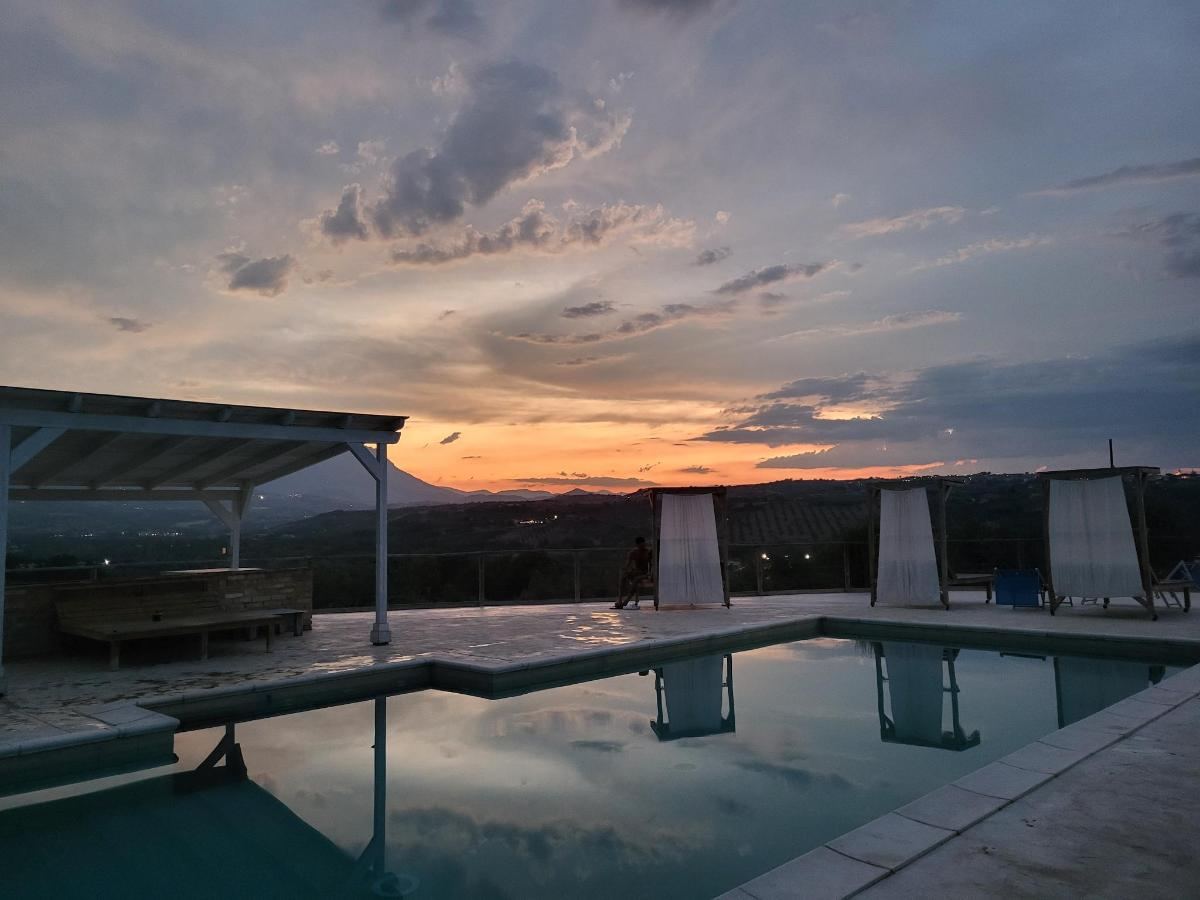 Piscina di agriturismo Piccolo Albero o nelle vicinanze