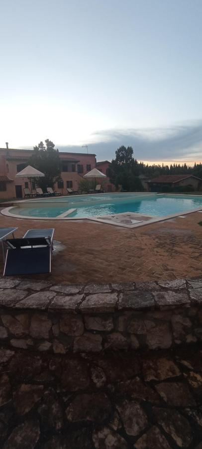Piscina di Agriturismo Colle Vento o nelle vicinanze