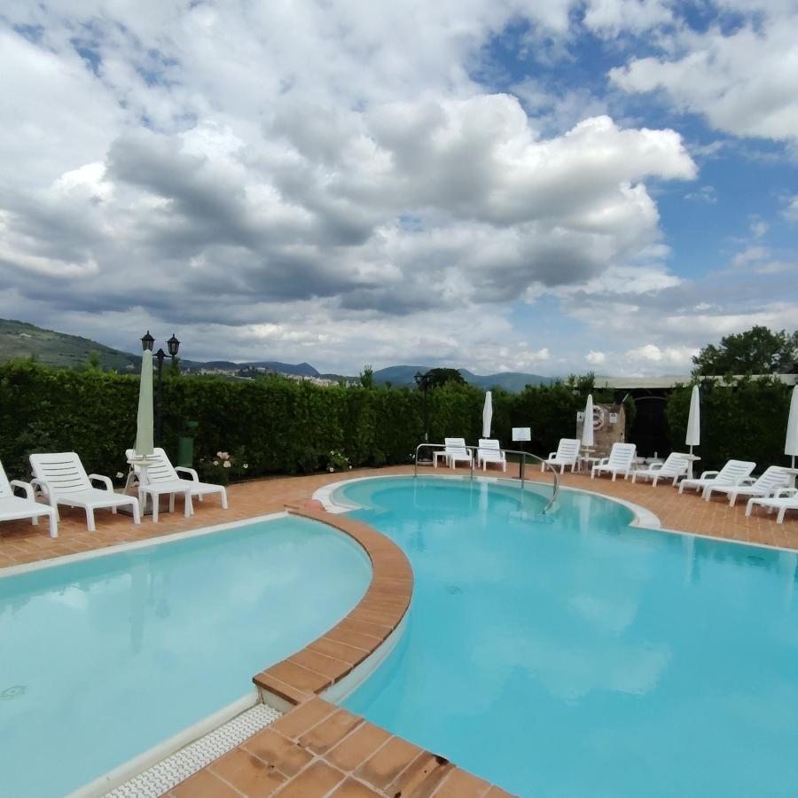 Piscina di Terre Del Cantico Country House o nelle vicinanze