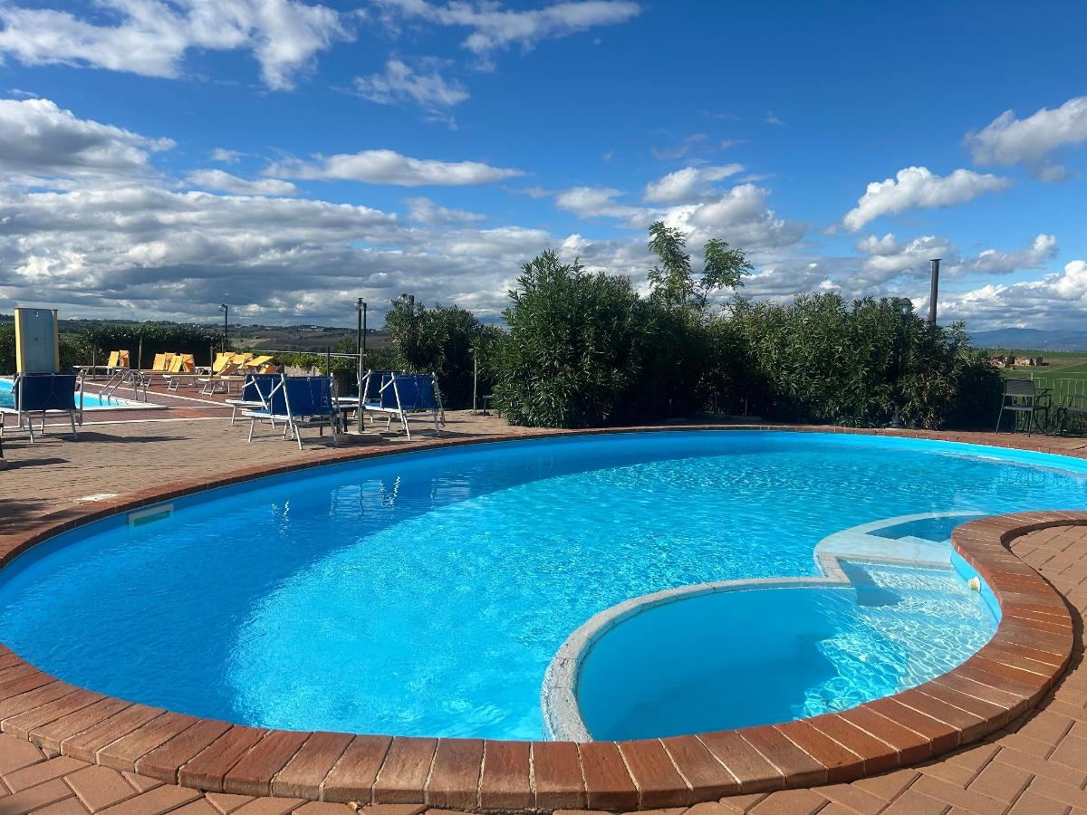 Piscina di Agriturismo Tenuta Badia o nelle vicinanze