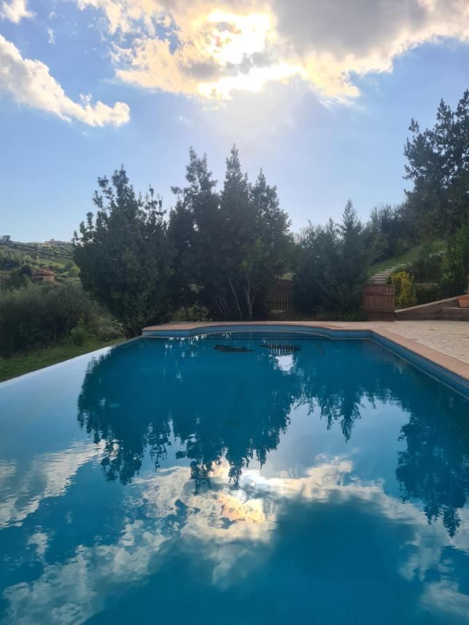 Piscina di Private Studio in a Villa with Pool & Parking near Rome o nelle vicinanze