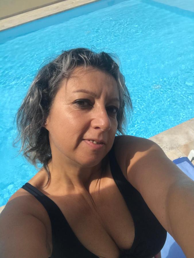 Piscina di Sul lago Appartamenti Casa Del Lago con Piscina Acqua Salata o nelle vicinanze