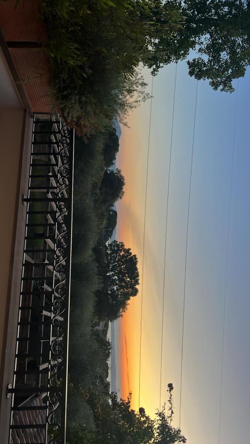 Alba o tramonto visti dall'interno dell'hotel o dai dintorni