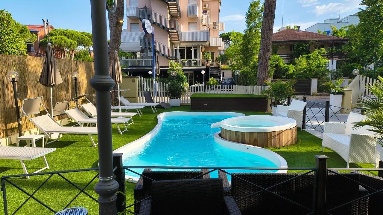 Piscina di Hotel Europa Milano Marittima o nelle vicinanze