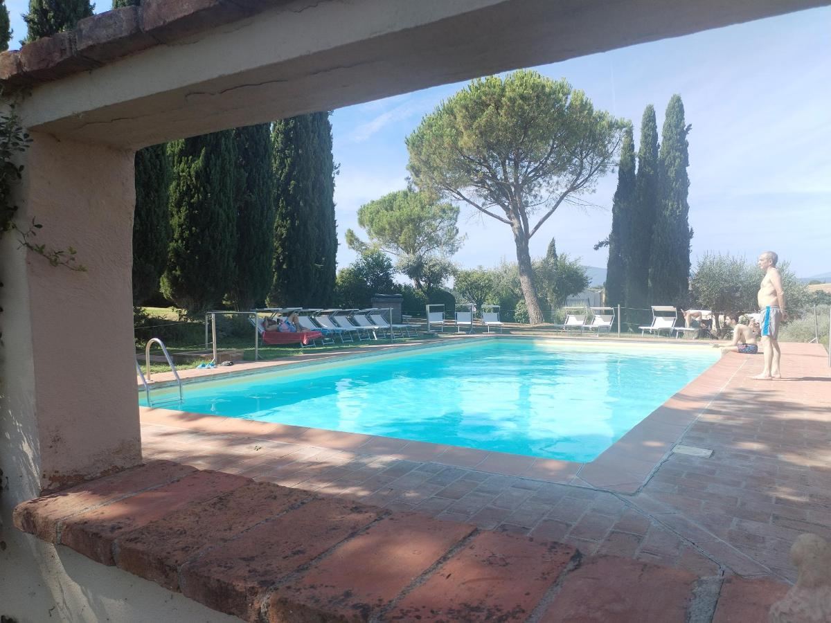 Piscina di Agriturismo Palazzo Val Del Sasso o nelle vicinanze