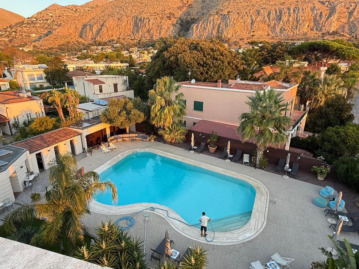 Piscina di Villa Masetta - Luxury Suites o nelle vicinanze