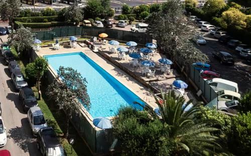 Colosseum at 18 Min by Metro Bright and Cozy Room - Free Parking Pool Access - AC and WiFi