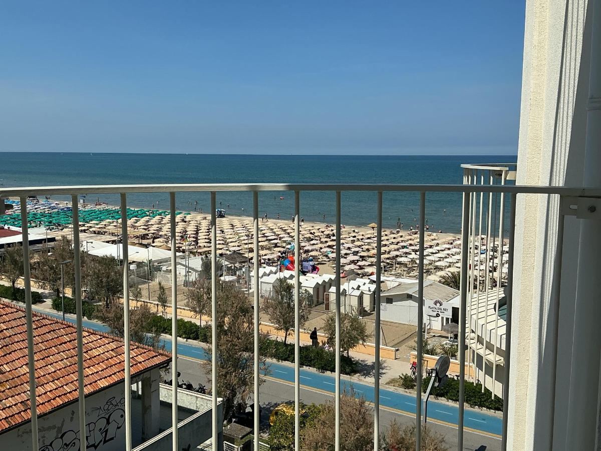 Vista generica sul mare o vista sul mare dall'interno dell'hotel