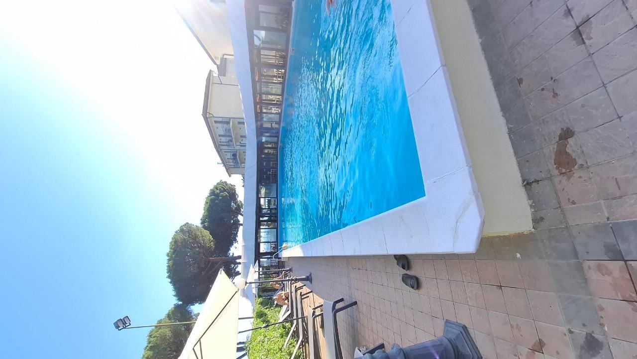 Piscina di Le Naiadi Park Hotel Sul Lago o nelle vicinanze