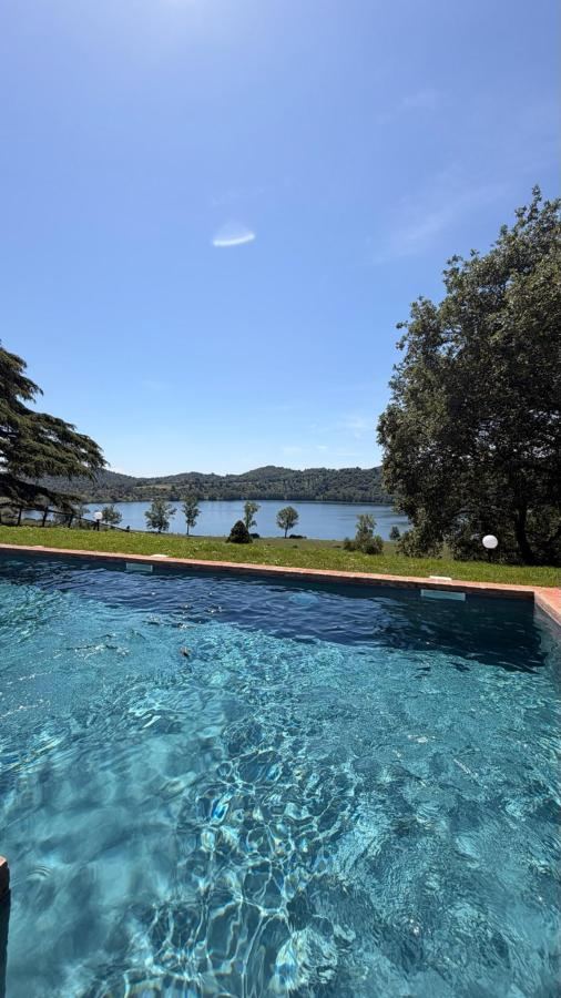 Piscina di Agriturismo Lago di Mezzano o nelle vicinanze