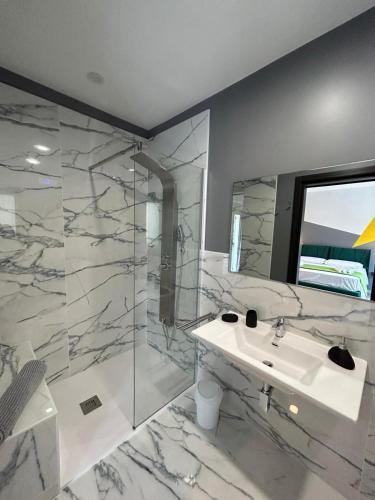 Lux Home & Garden
