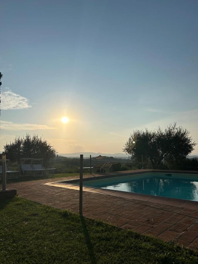 Piscina di Agriturismo Palazzo Val Del Sasso o nelle vicinanze