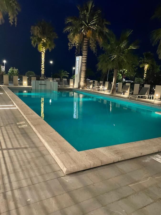 Piscina di Hotel Eden o nelle vicinanze