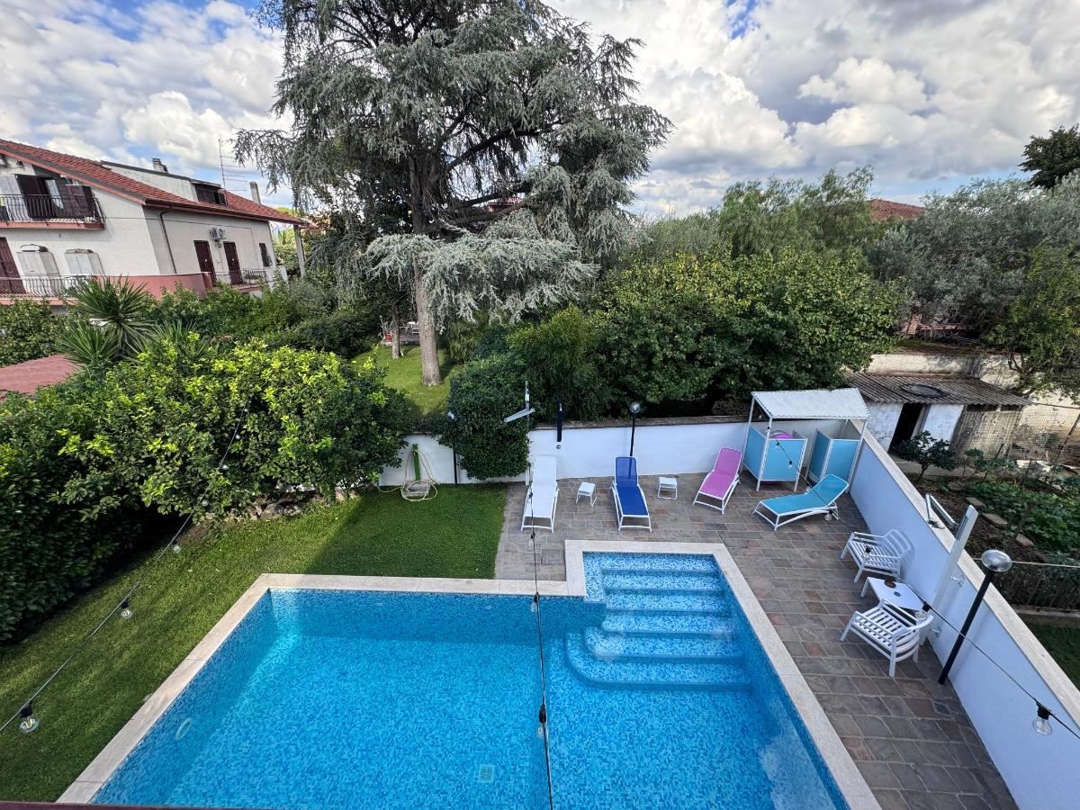 Piscina di Momentoroma b&b o nelle vicinanze