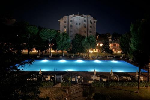 M456 - Marcelli, comodo trilocale in residence con piscina