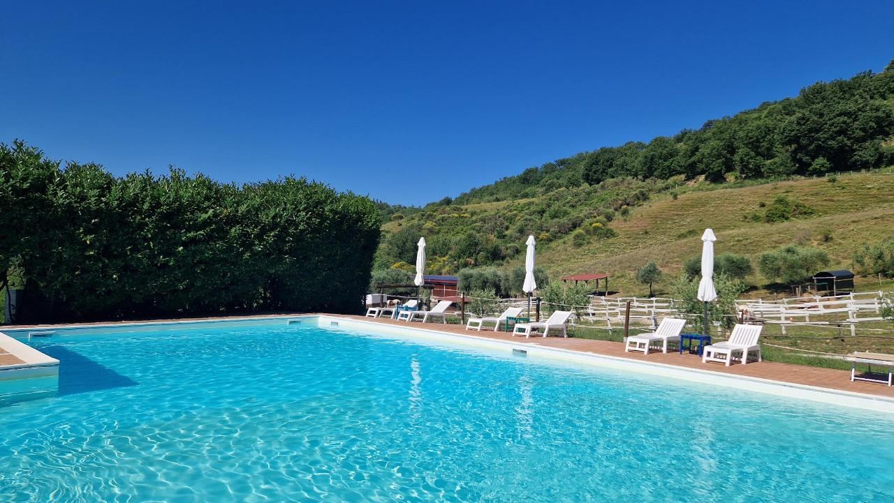 Piscina di Agriturismo Goccia di Luna o nelle vicinanze