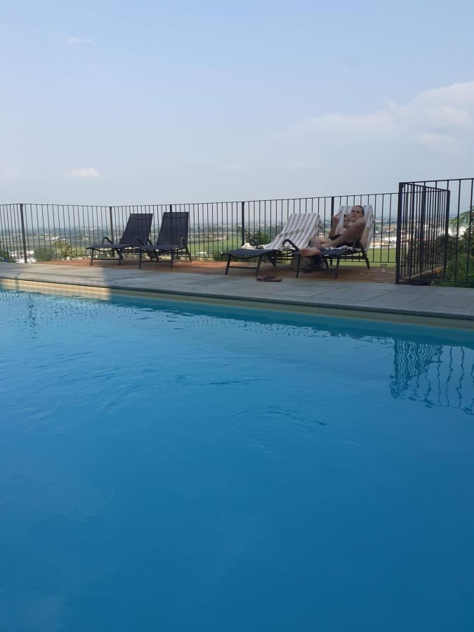 Piscina di B&B Villa Antilia o nelle vicinanze