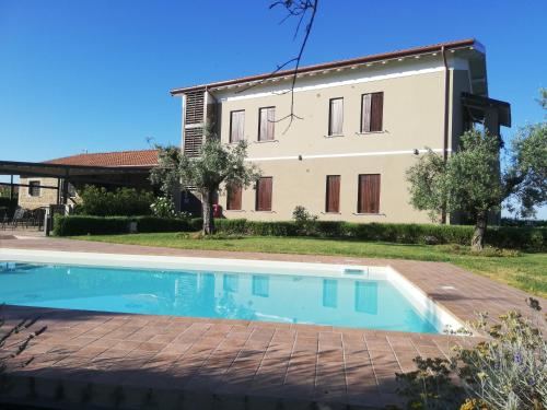 Il Casale degli Ulivi - Agriturismo - TENIMENTI LEONE
