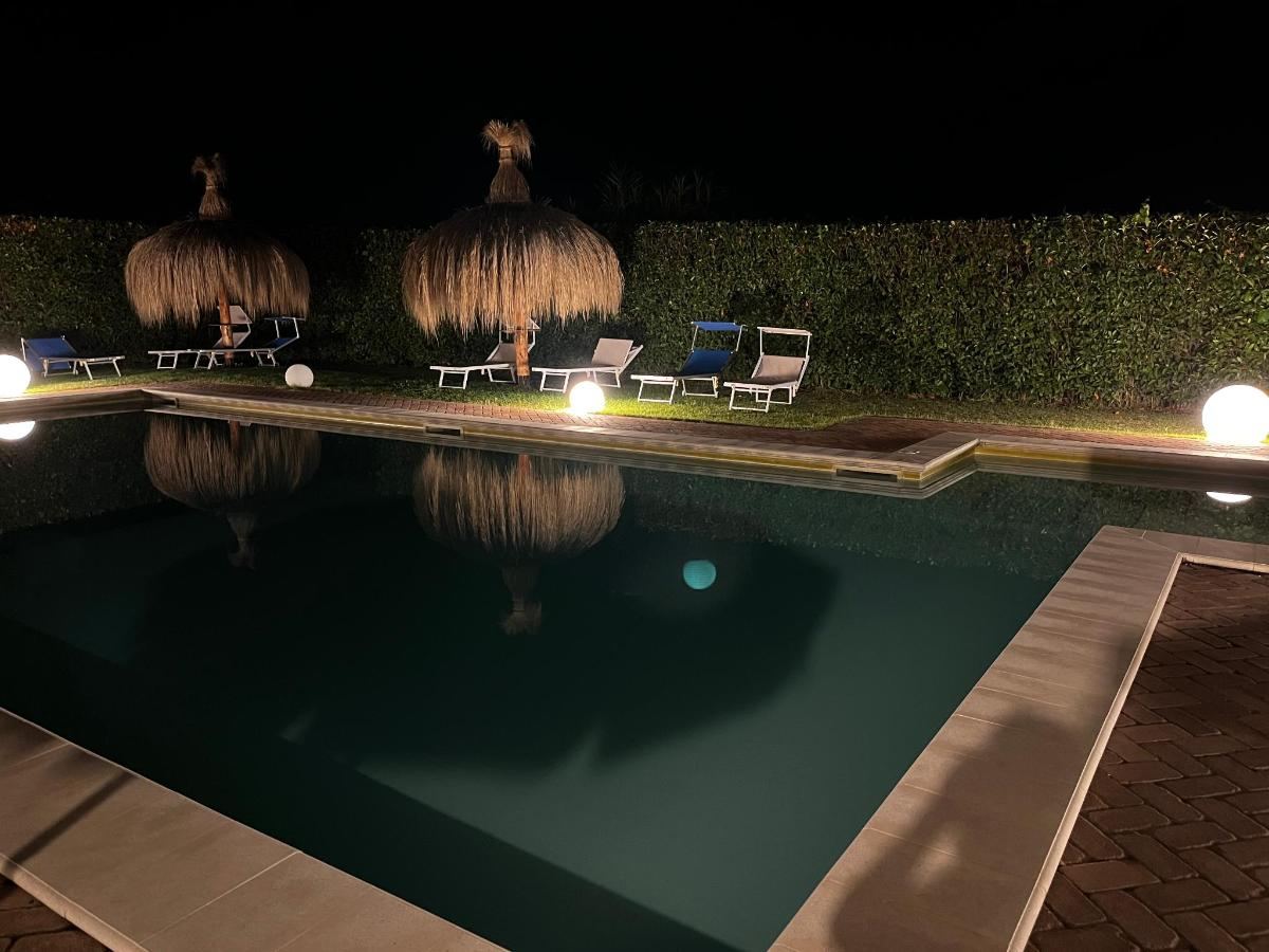 Piscina di Agriturismo Casa Chiara o nelle vicinanze