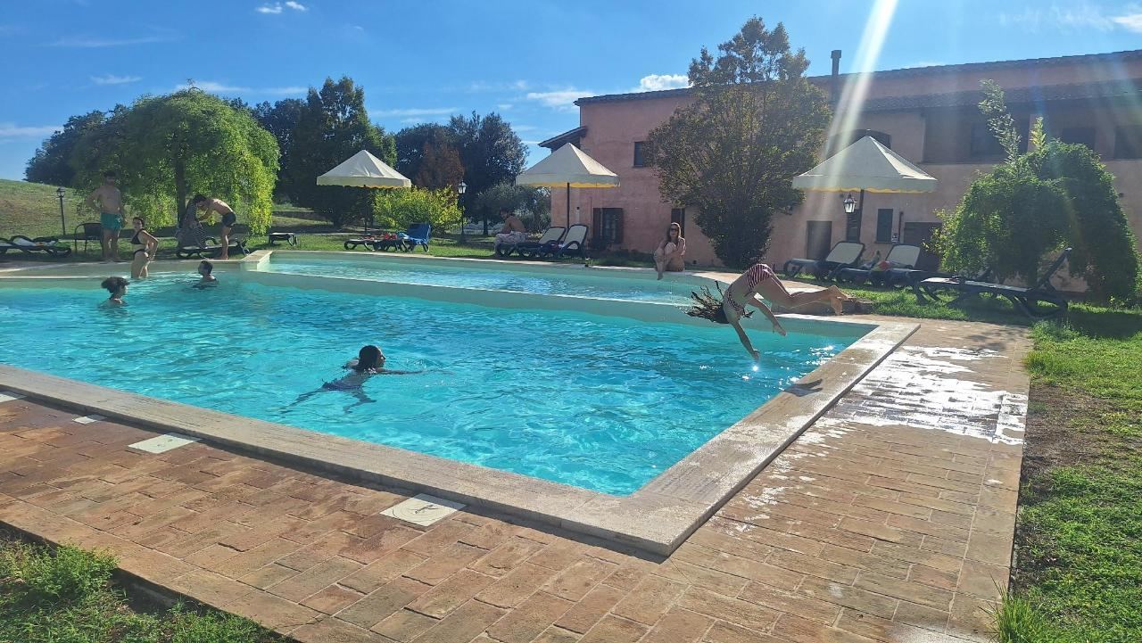 Piscina di Agriturismo Colle Vento o nelle vicinanze