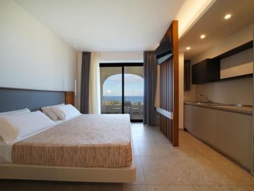 LUZIA AGRIRESORT - Piscina Panoramica e vista Mare a Capo Vaticano