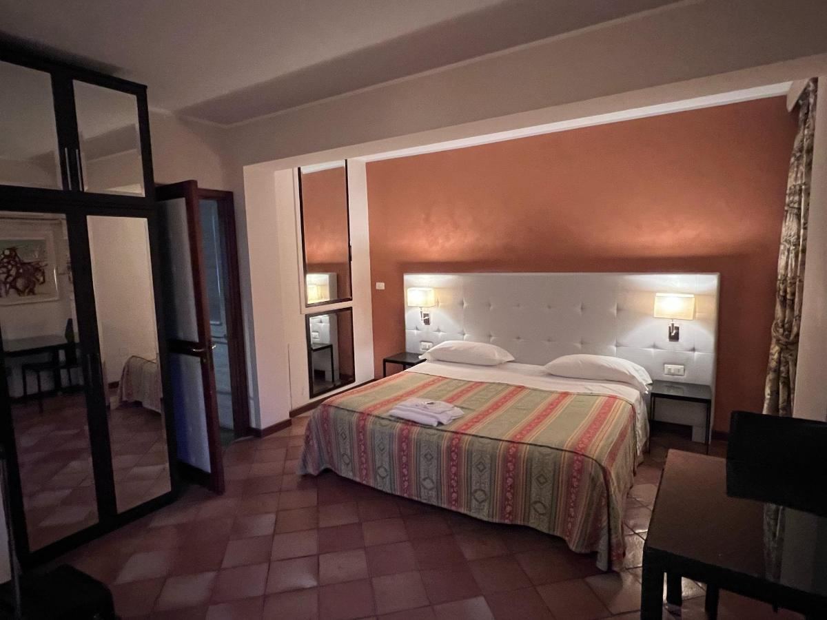 Letto o letti in una camera di Queen Hotel