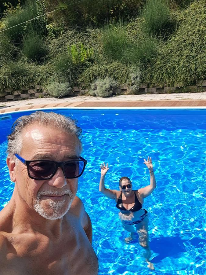 Piscina di Agriturismo La Valle del Vento Urbino o nelle vicinanze