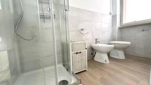 Marcelli, trilocale con terrazzo in residence con piscina - M398