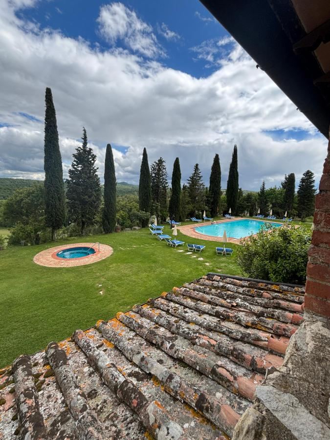 Piscina di Hotel Borgo Casabianca o nelle vicinanze
