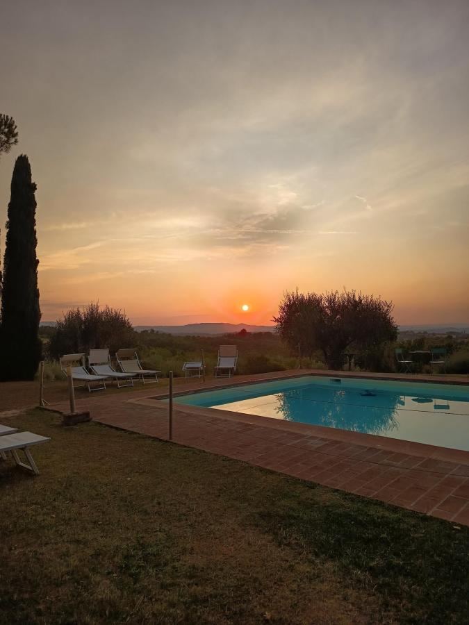 Piscina di Agriturismo Palazzo Val Del Sasso o nelle vicinanze