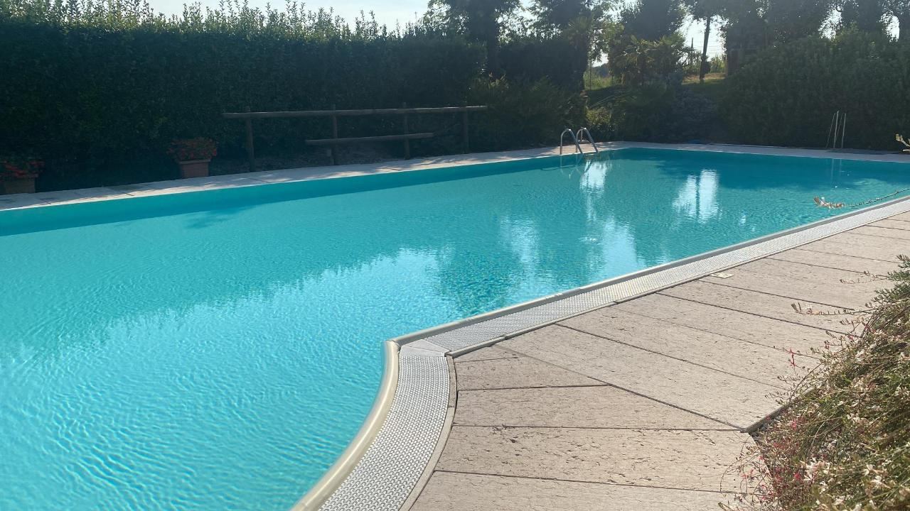 Piscina di agriturismo" il glicine bianco" o nelle vicinanze