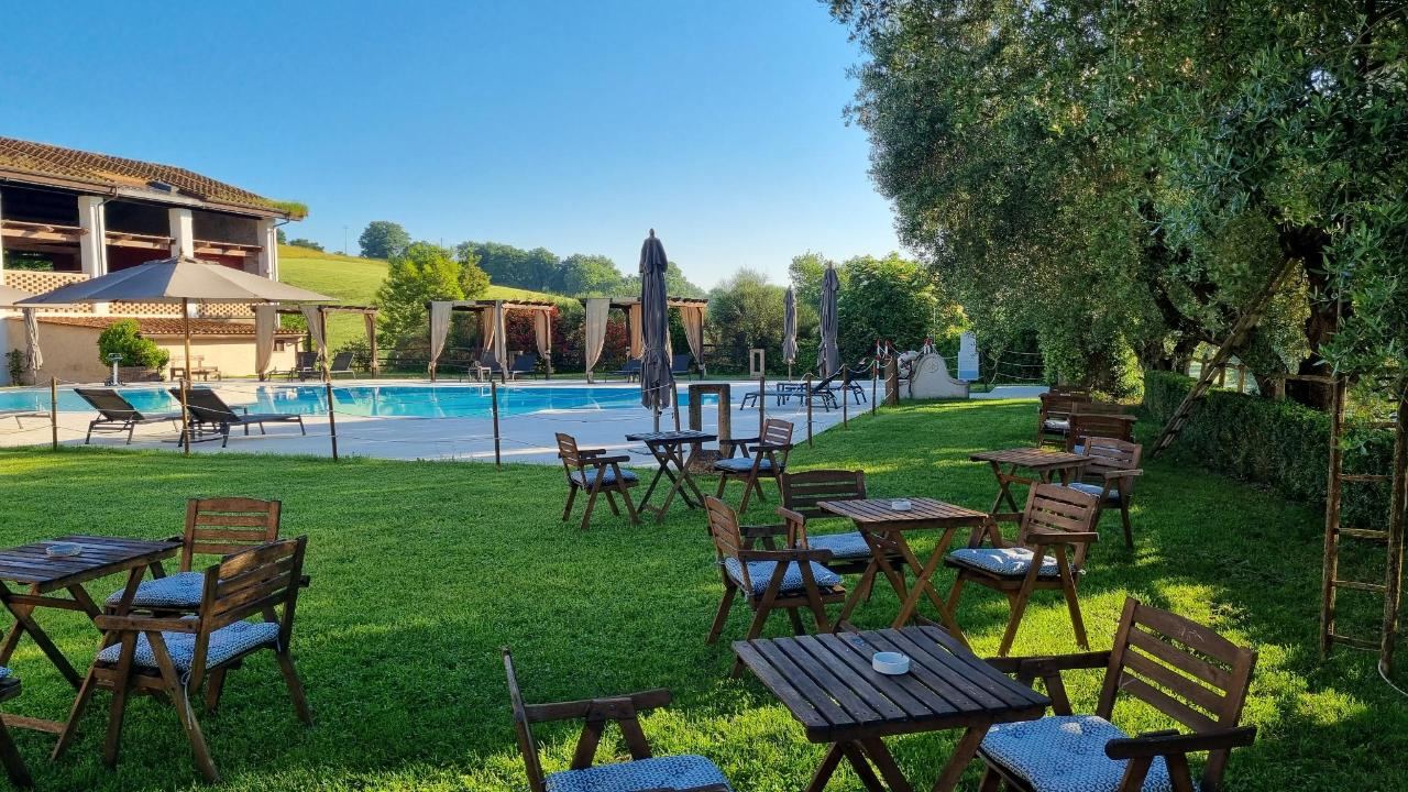 Piscina di Borgo Pallavicini Mori o nelle vicinanze