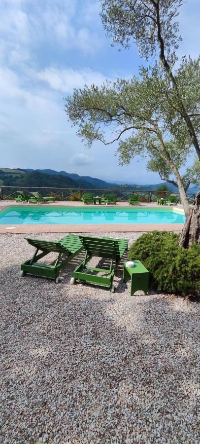 Piscina di Agriturismo Monte Valentino o nelle vicinanze