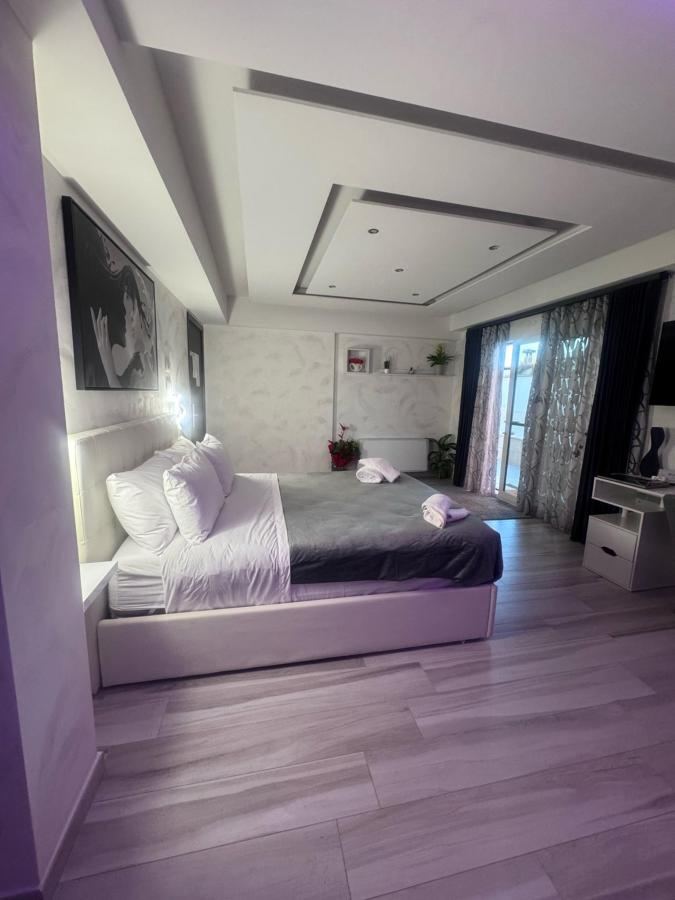 Letto o letti in una camera di HeySuite Villa - Luxury House Fiumicino - navetta FCO gratuita