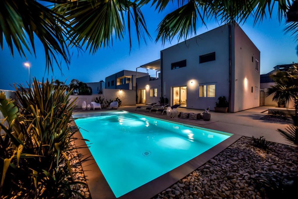 CASA BLANCA VILLA Exclusive with Private Pool