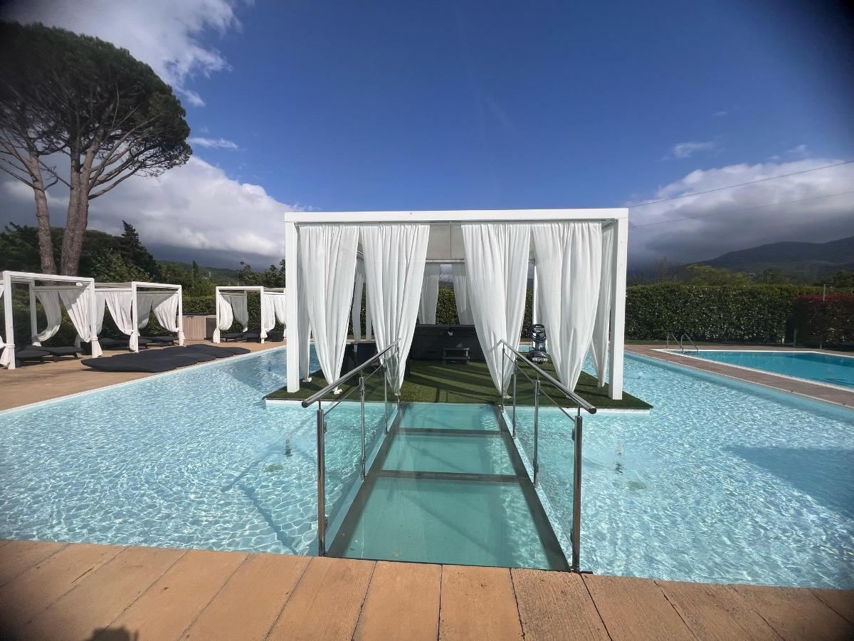 Piscina di iConic Wellness Resort & Spa o nelle vicinanze