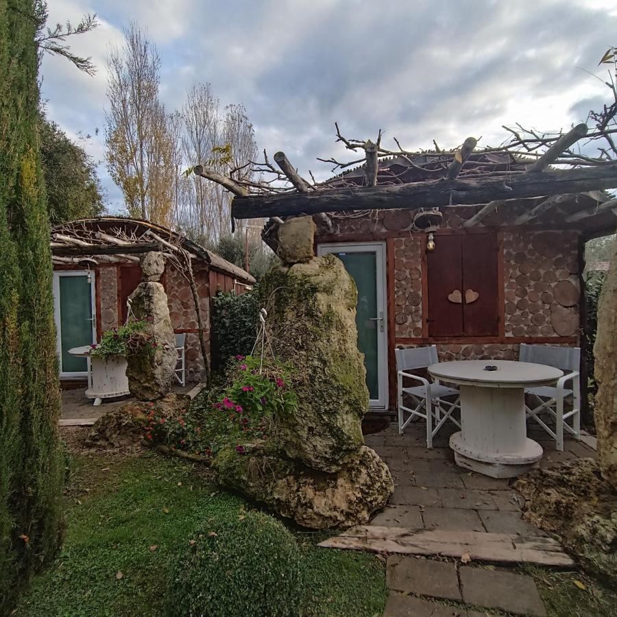 Giardino di Il Giardino dei Flintstones B&B