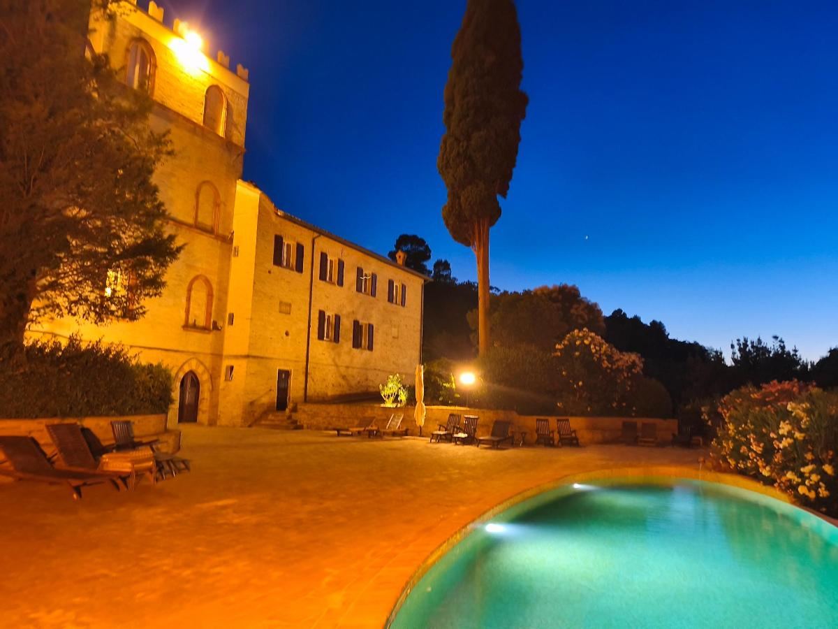 Piscina di Castello Montegiove o nelle vicinanze