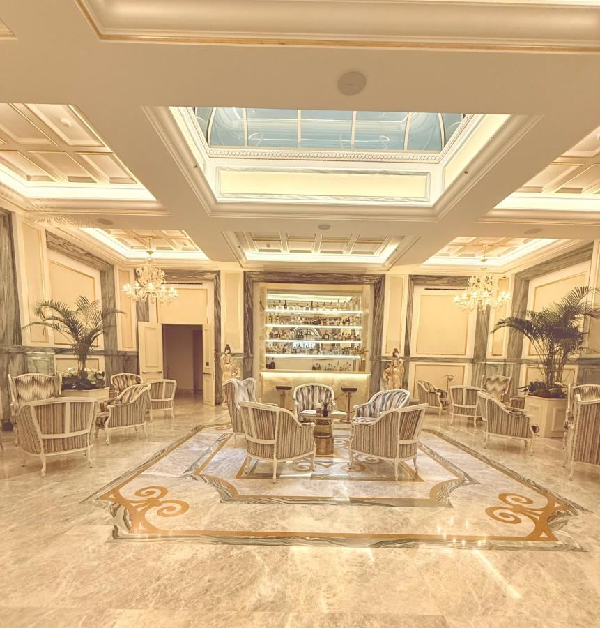 Area soggiorno di Aleph Rome Hotel, Curio Collection By Hilton