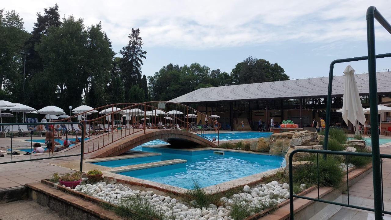 Piscina di La dimora dell'artista o nelle vicinanze