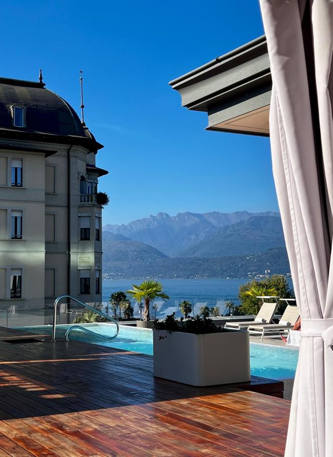 Vista generica sulle montagne o vista sulle montagne dall'interno dell'hotel