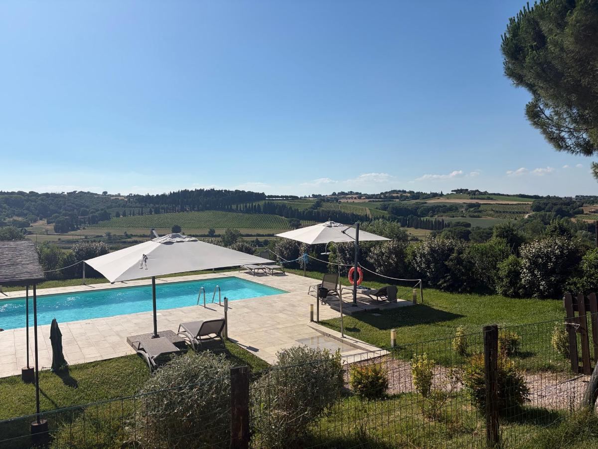 Piscina di Agriturismo con cucina Il Favaio o nelle vicinanze