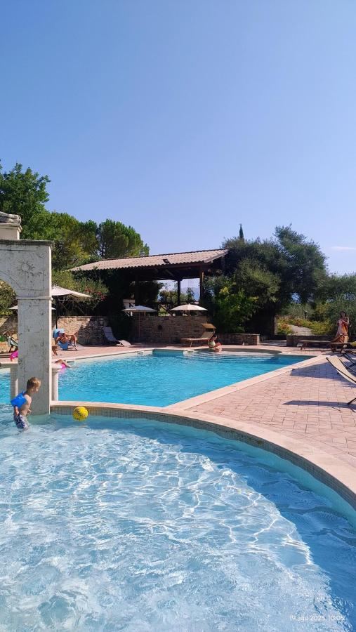 Piscina di Agriturismo Colle Mura o nelle vicinanze