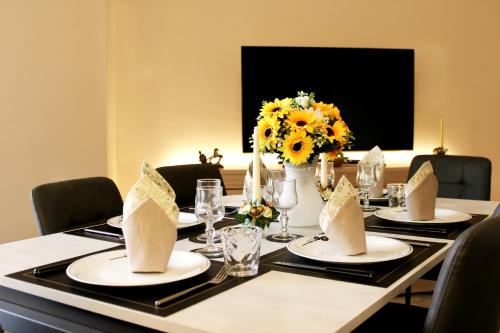 L' Antico Scoglio Appartamenti comfort Nocera Terinese Scalo - Fino a 11 Ospiti - Piscina - Navetta Aeroporto-Stazione & Multi-Destinazioni - Spiaggia a 300mt - Giardino e Zona pranzo all'aperto - WiFi & SmartTV - Aria Condizionata