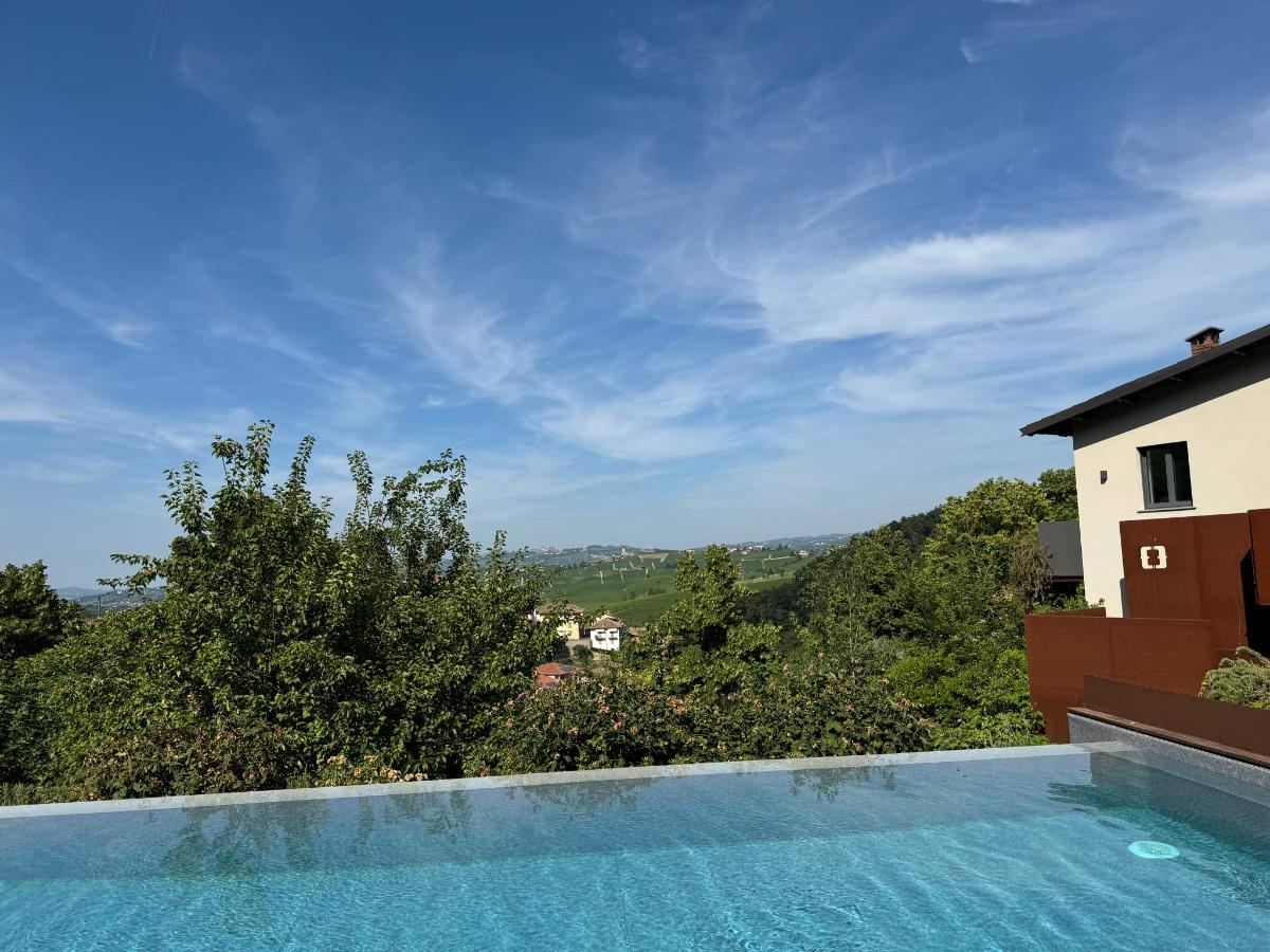 Piscina di Villa Carla Suites in Barolo o nelle vicinanze